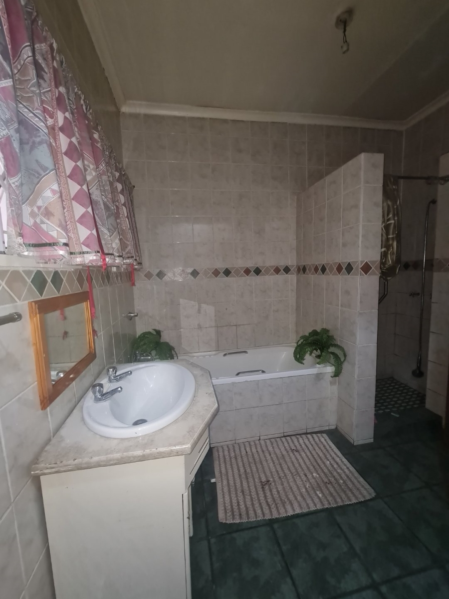 5 Bedroom Property for Sale in Sasolburg Free State